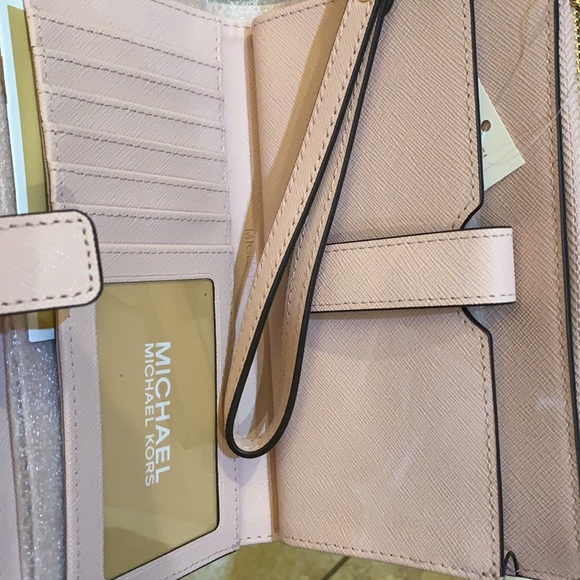 MICHAEL KORS LG DOUBLE ZIP WRISTLET POWDER BLUSH - Picture 10 of 11